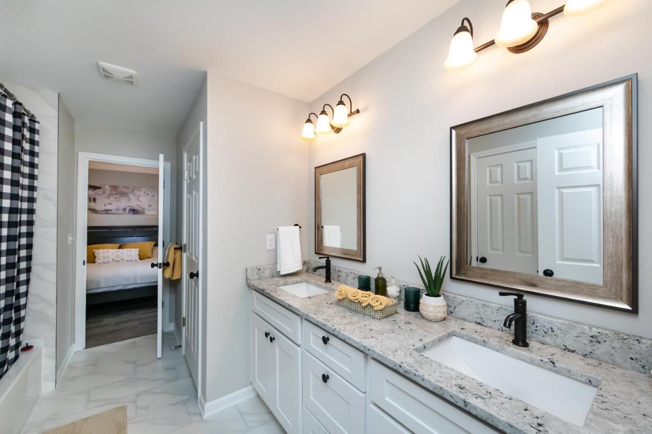 Brandnew Spacious 4 Bedroom House Minutes To Uptown Charlotte Exterior photo