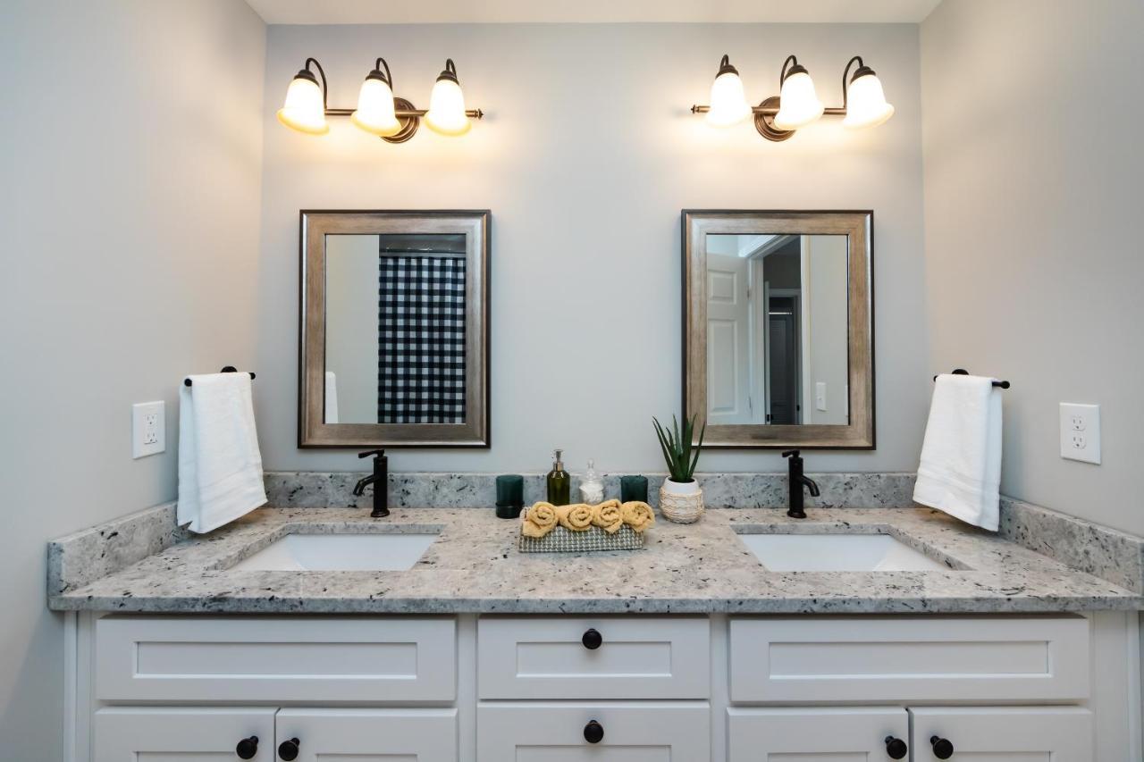 Brandnew Spacious 4 Bedroom House Minutes To Uptown Charlotte Exterior photo